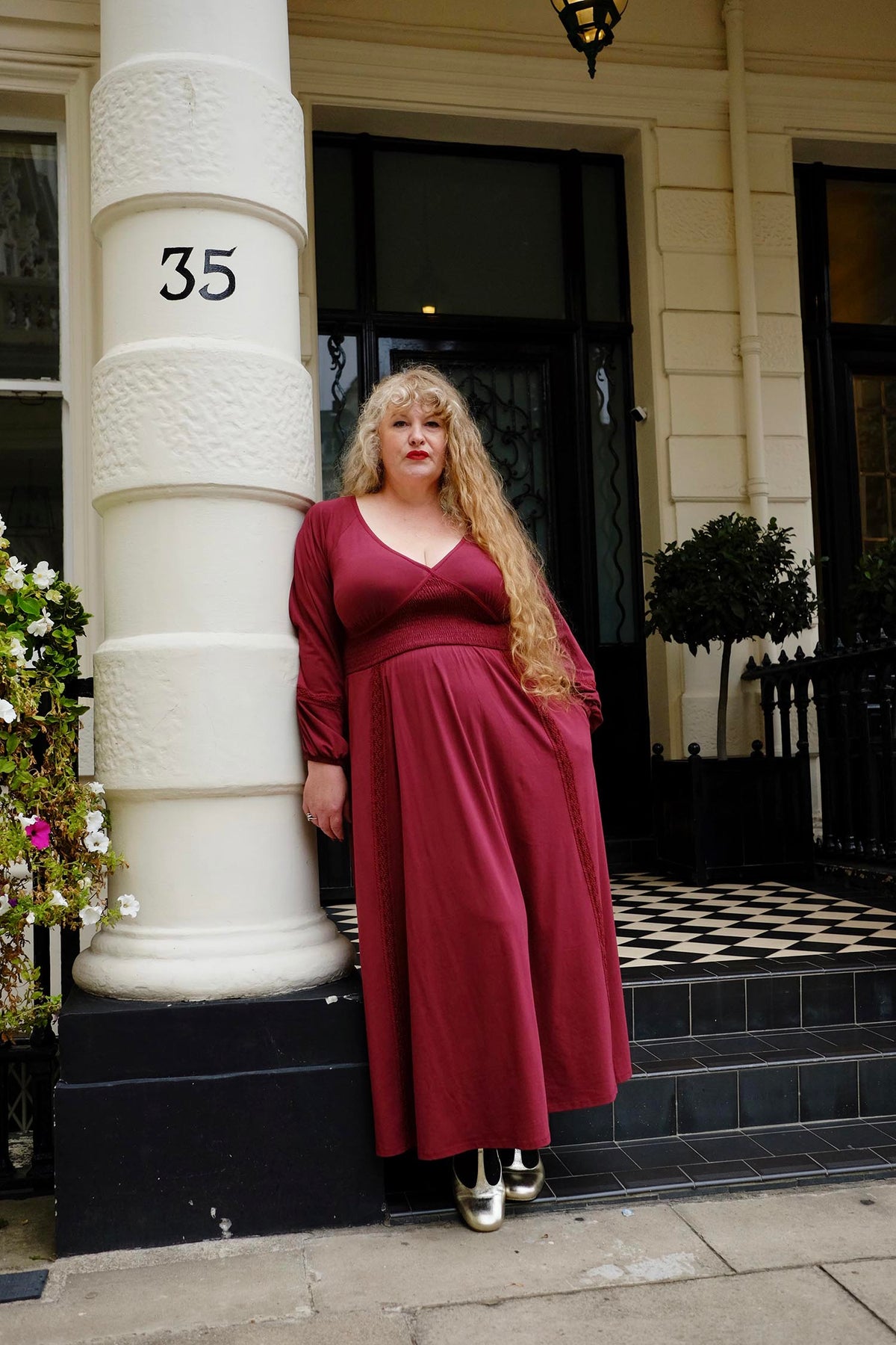 Josephine - 5ft 10 - Size F