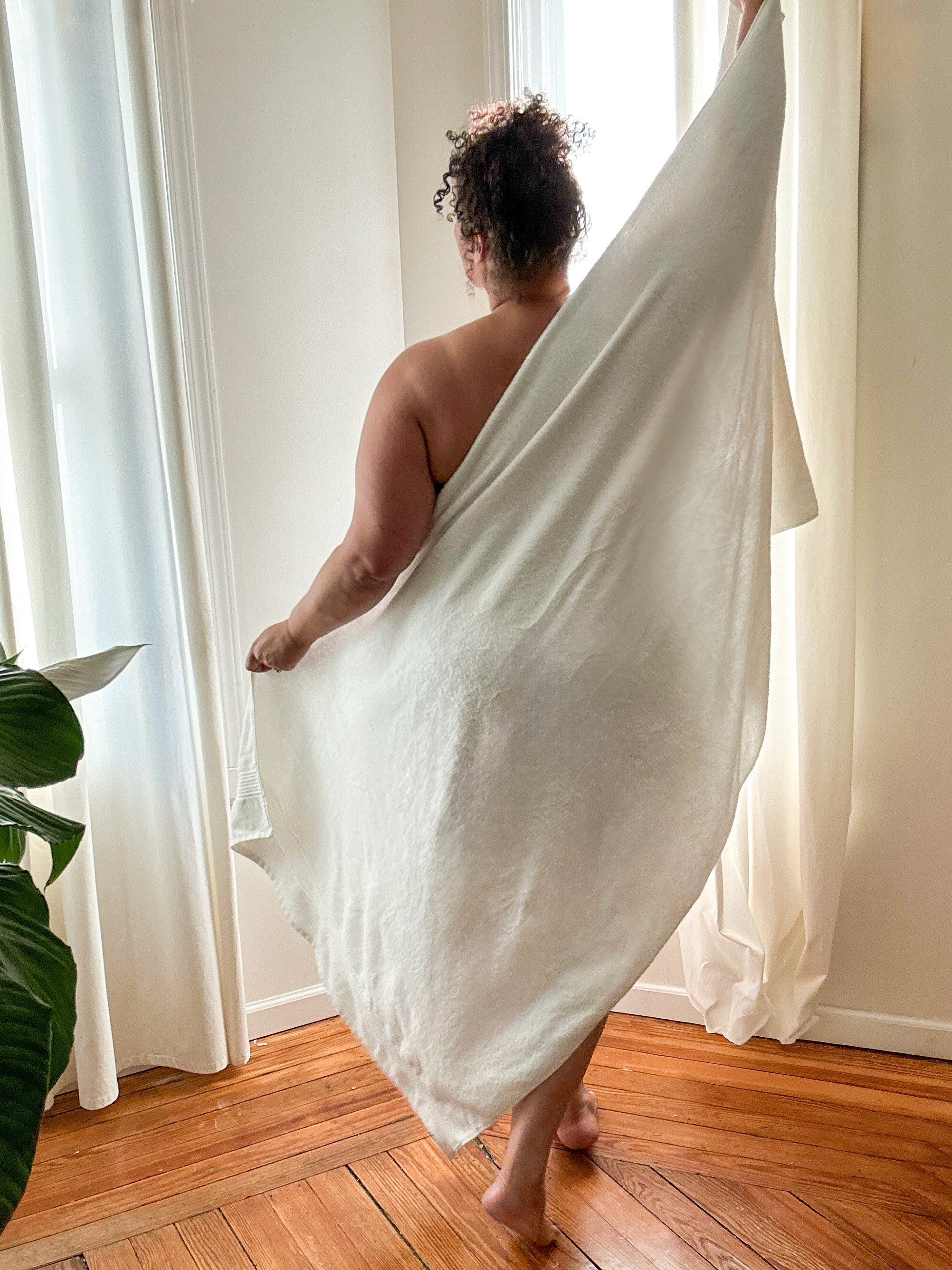Luxury Extra Large Bath Towel in White - Snag – Snag Canada