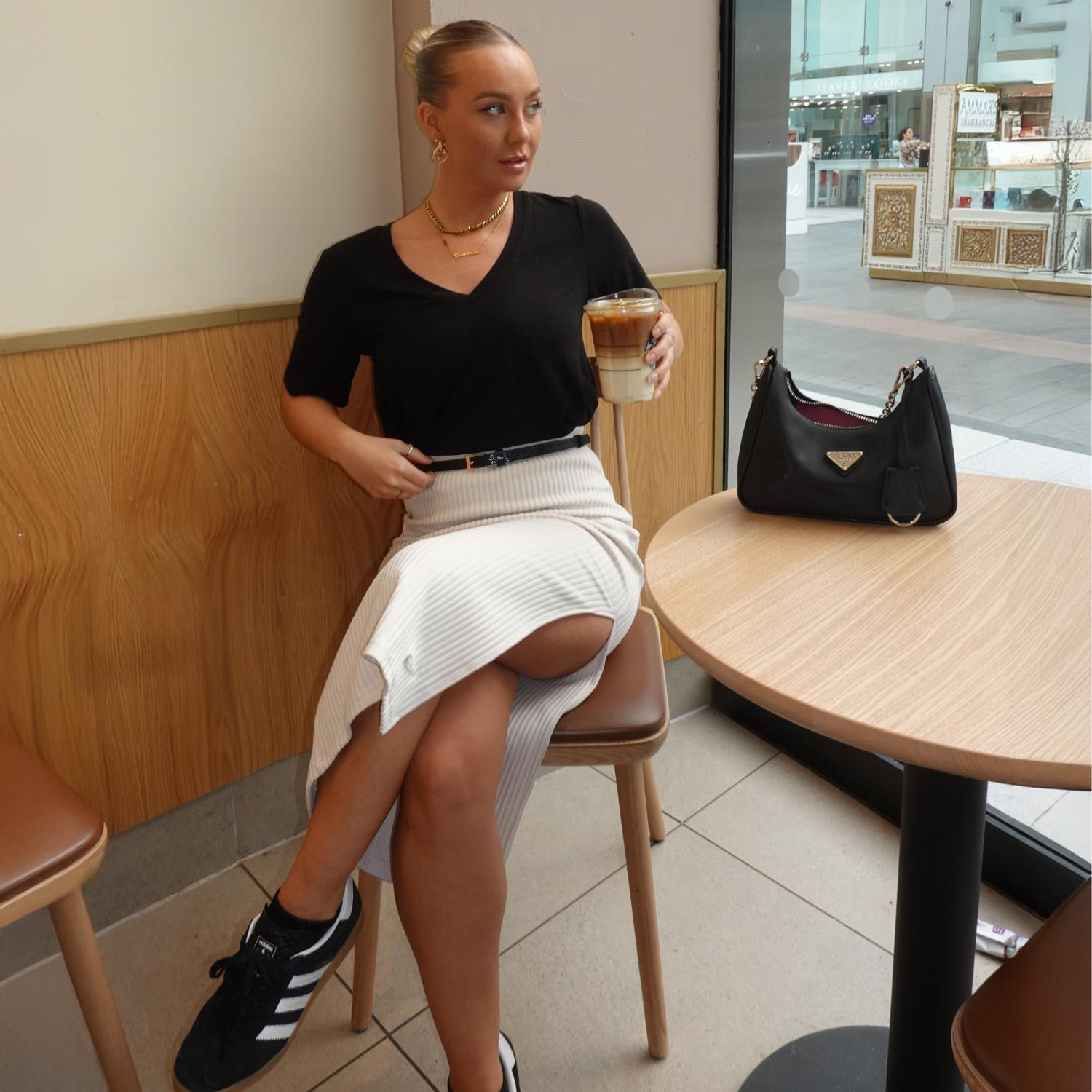 Cooling Wood-Pulp V-Neck Tee - Black