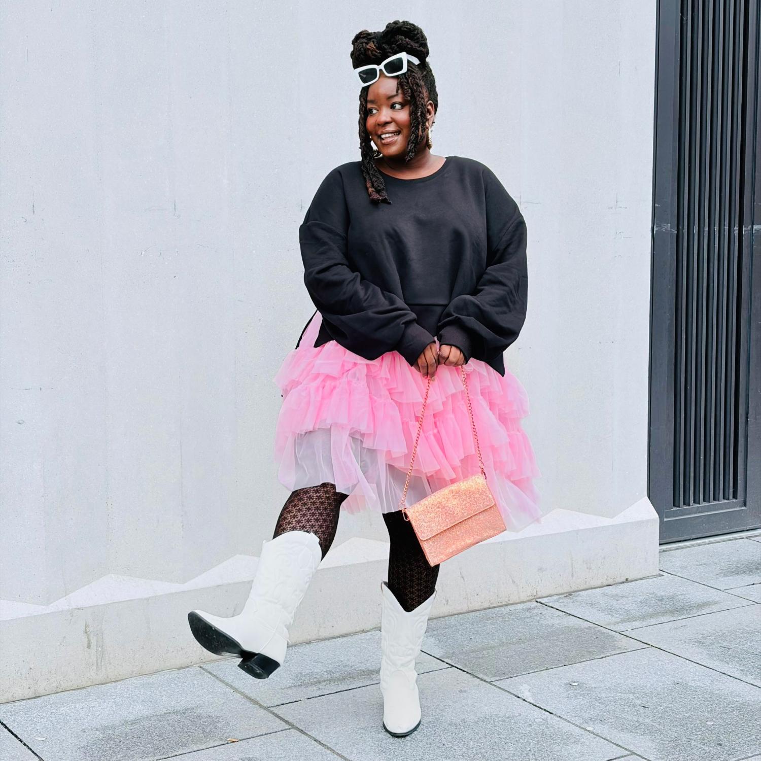 The Junko Pullover - Black