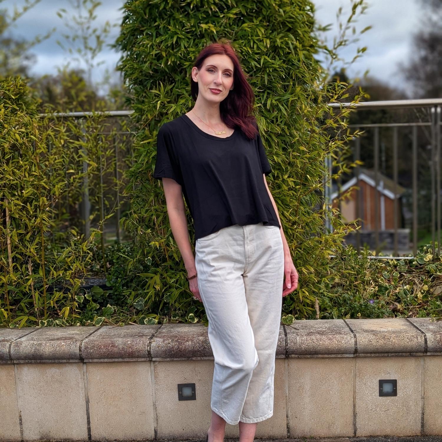 Cooling Wood-Pulp Scoop Neck Tee - Black