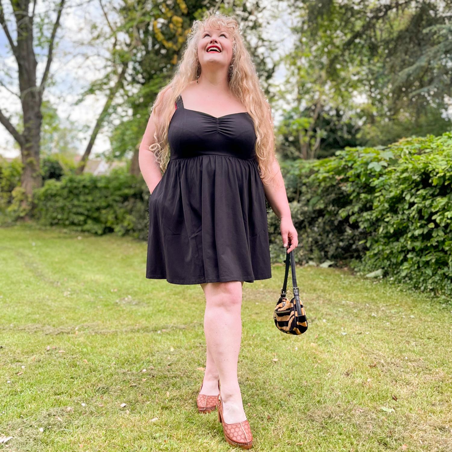 Black Sweetheart Fit & Flare Dress | Sizes 0-34 | Snag – Snag Canada
